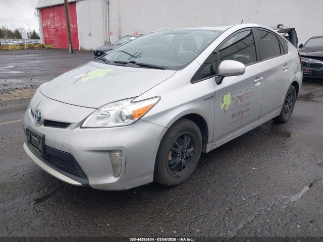 JTDKN3DU3F1945729 Toyota Prius Two