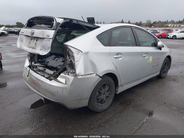 JTDKN3DU3F1945729 Toyota Prius Two