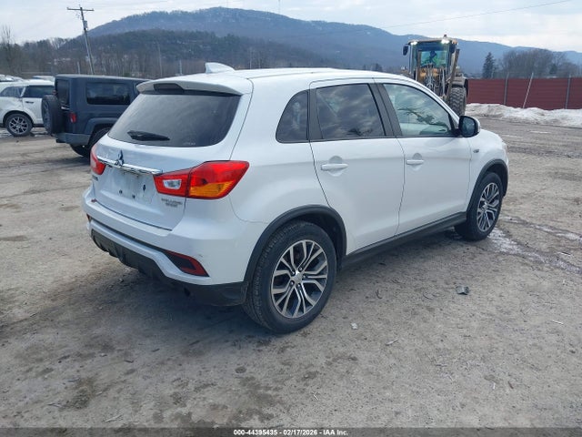 2018 MITSUBISHI OUTLANDER SPORT JA4AR3AU9JU000810 Photo 3