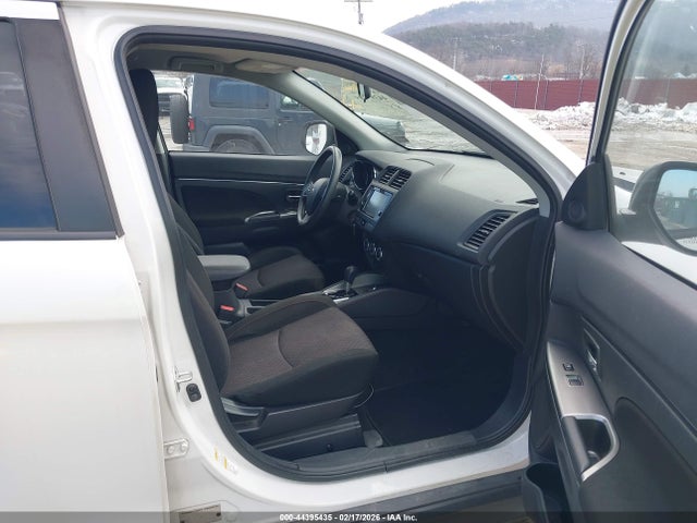 2018 MITSUBISHI OUTLANDER SPORT JA4AR3AU9JU000810 Photo 4