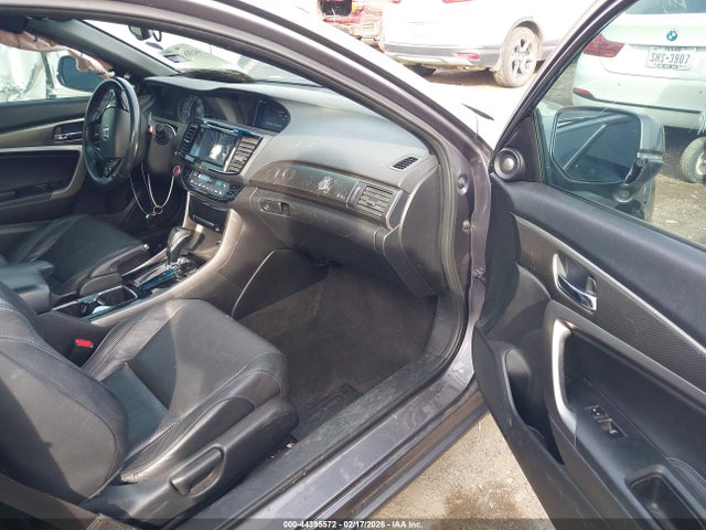 Продажа на аукционе авто 2017 Honda Accord Ex-l, vin: 1HGCT1B88HA009582, номер лота: 44395572