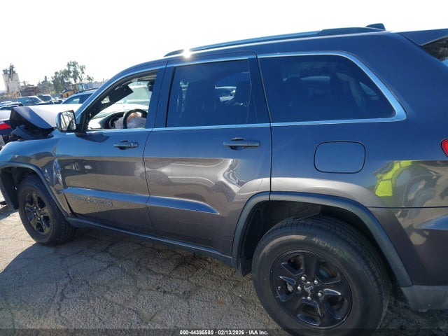 44395580 :رقم المزاد ، 1C4RJEAG3HC678779 vin ، 2017 Jeep Grand Cherokee Laredo 4x2 مزاد بيع