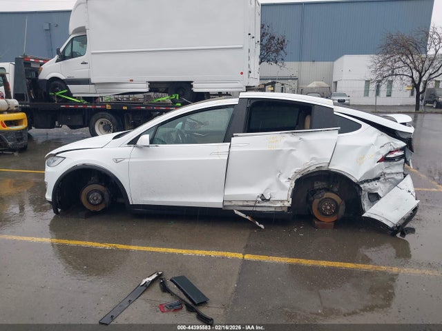 2016 Tesla Model X 60d/70d/75d/90d/p100d მანქანა იყიდება აუქციონზე, vin: 5YJXCBE2XGF008744, აუქციონის ნომერი: 44395583