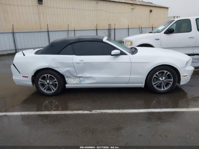 1ZVBP8EMXE5285537 Ford Mustang V6 Premium