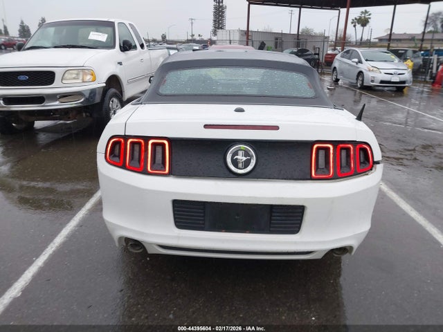 1ZVBP8EMXE5285537 Ford Mustang V6 Premium