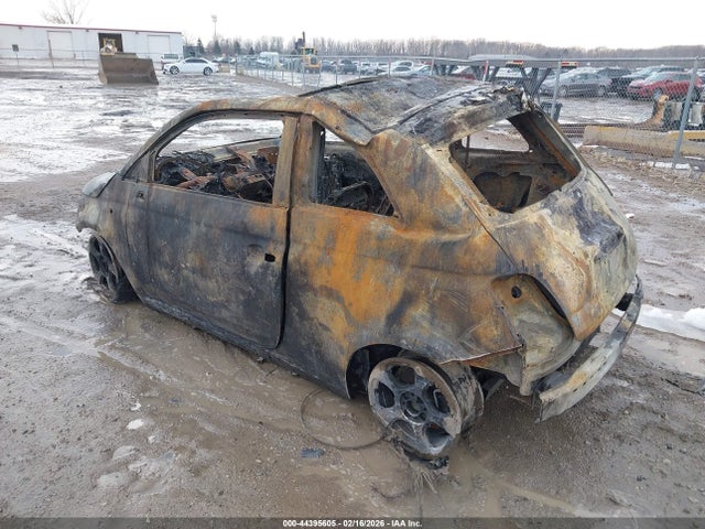 2015 FIAT 500E 3C3CFFGE6FT527251 Photo 2