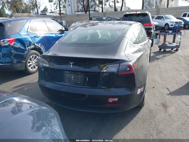 Tesla Model 3 Long Range/mid Range 2018 5YJ3E1EA7JF057014 Image 17