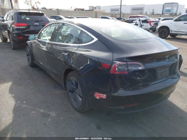 2018 TESLA MODEL 3 5YJ3E1EA7JF057014 Photo 2