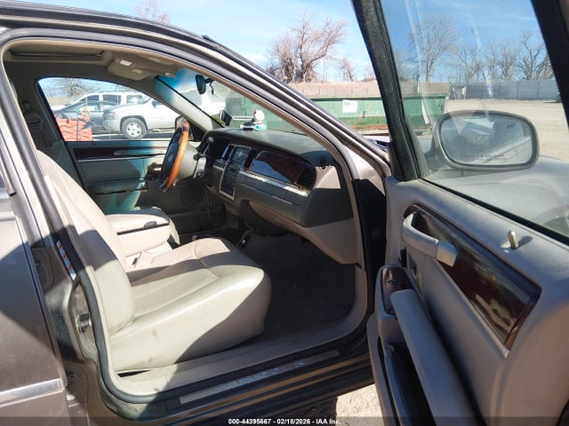 2004 LINCOLN TOWN CAR 1LNHM83W64Y652887 Photo 4