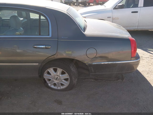 2004 LINCOLN TOWN CAR 1LNHM83W64Y652887 Photo 5