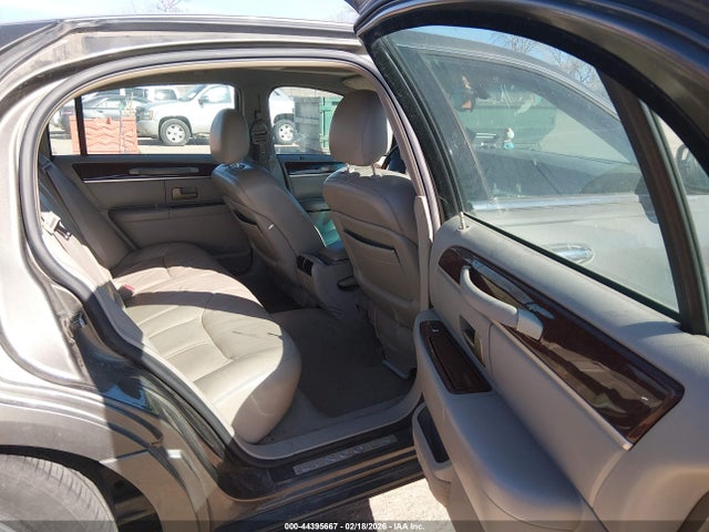 2004 LINCOLN TOWN CAR 1LNHM83W64Y652887 Photo 7