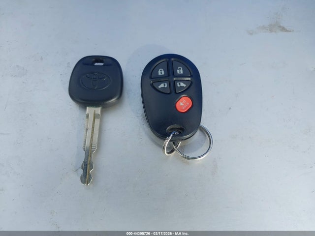 5TDKZ3DC2KS001493 Toyota Sienna Le 8 Passenger