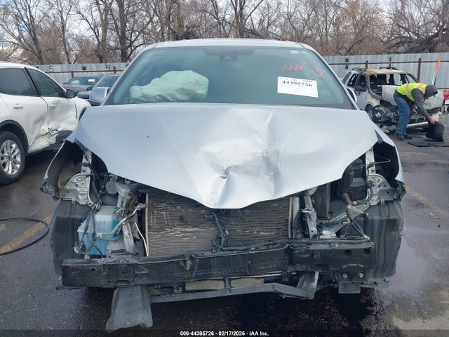 5TDKZ3DC2KS001493 Toyota Sienna Le 8 Passenger