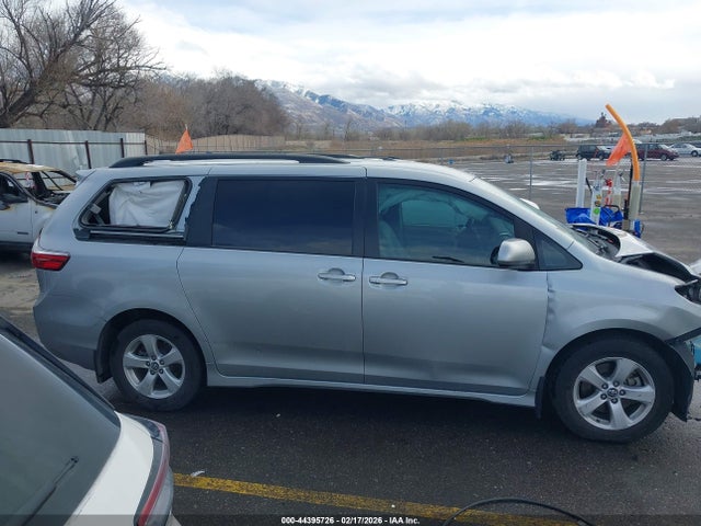 5TDKZ3DC2KS001493 Toyota Sienna Le 8 Passenger