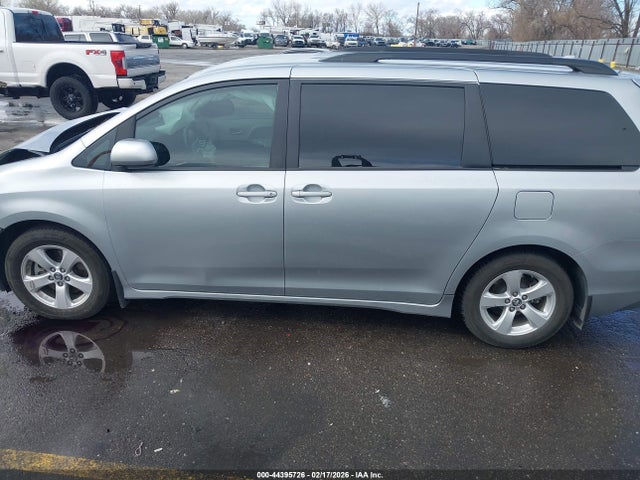 5TDKZ3DC2KS001493 Toyota Sienna Le 8 Passenger