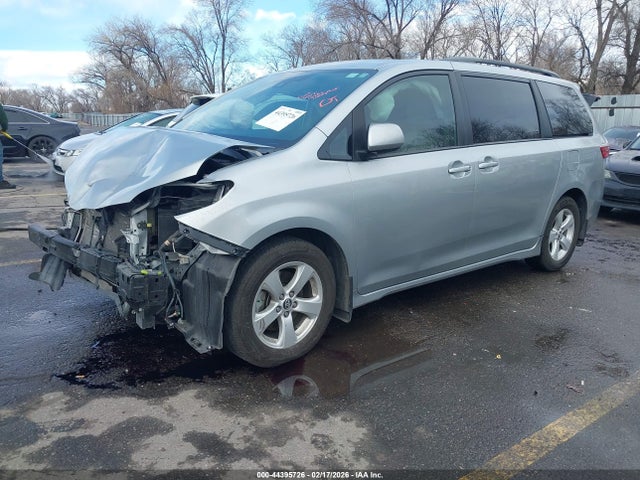 5TDKZ3DC2KS001493 Toyota Sienna Le 8 Passenger