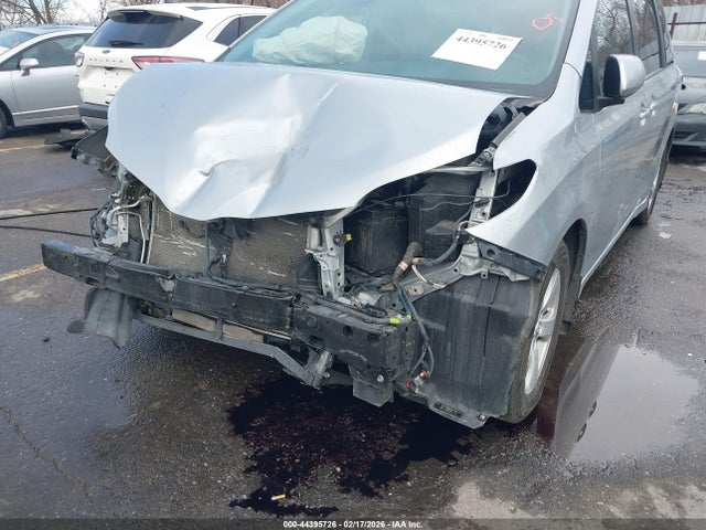 5TDKZ3DC2KS001493 Toyota Sienna Le 8 Passenger