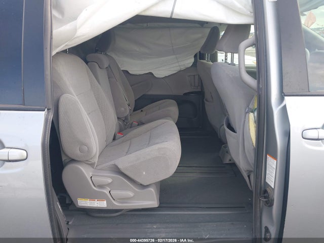 5TDKZ3DC2KS001493 Toyota Sienna Le 8 Passenger
