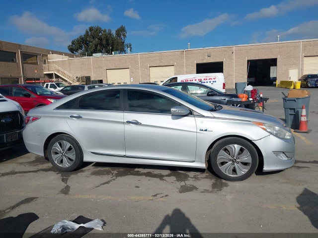 Hyundai Sonata Hybrid Limited 2015 KMHEC4A44FA132201 Image 13