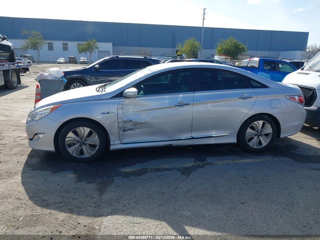 Hyundai Sonata Hybrid Limited 2015 KMHEC4A44FA132201 Image 14