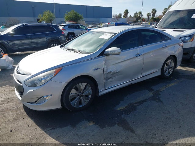 Hyundai Sonata Hybrid Limited 2015 KMHEC4A44FA132201 Image 2
