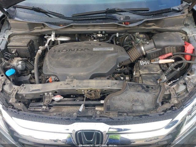 5FNRL6H88JB037456 Honda Odyssey Touring