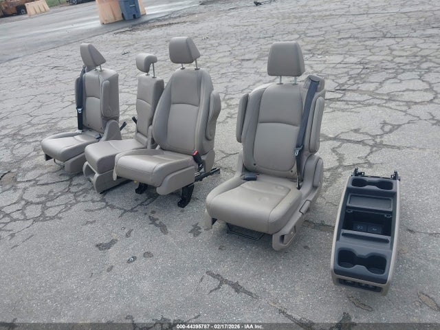 5FNRL6H88JB037456 Honda Odyssey Touring