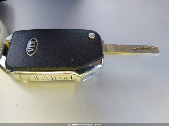 KNDJ23AU2L7073836 KIA SOUL LX