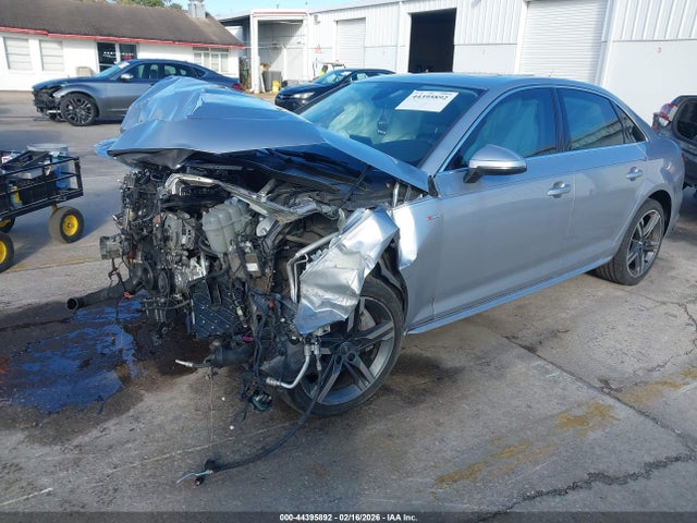 2018 AUDI A4 WAUENAF43JA164925 Photo 1