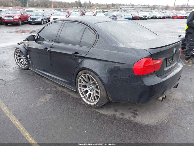 2011 BMW M3 WBSPM9C58BE203389 Photo 2