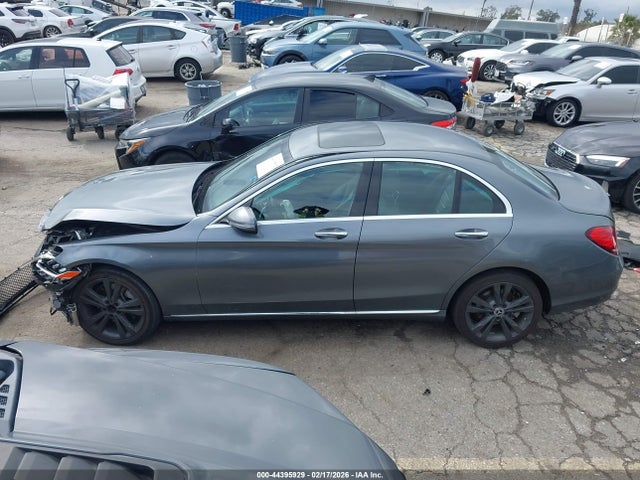 2020 Mercedes-benz C 300 მანქანა იყიდება აუქციონზე, vin: 55SWF8DB2LU327930, აუქციონის ნომერი: 44395929