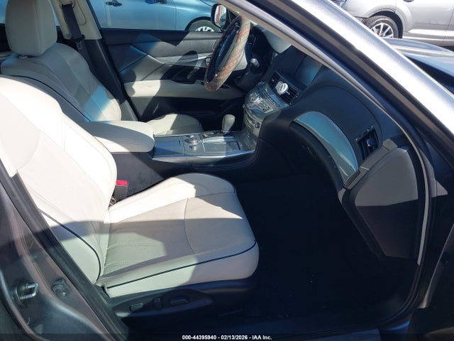 44395940 :رقم المزاد ، JN1BY1AP9JM180790 vin ، 2018 Infiniti Q70 3.7 Luxe مزاد بيع