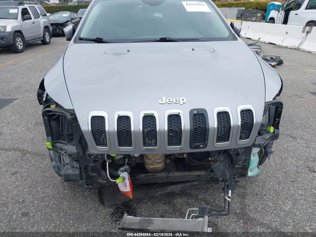 1C4PJLCS2EW168477 Jeep Cherokee Latitude