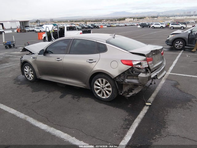 2018 KIA OPTIMA 5XXGT4L34JG261568 Photo 2