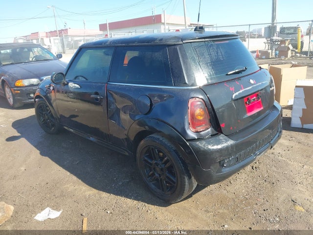 2012 MINI COOPER WMWSU3C58CT255856 Photo 2