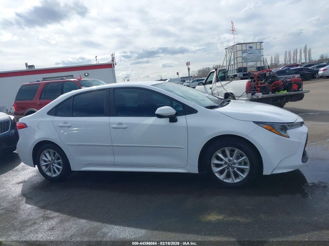 5YFVPMAE3NP300311 Toyota COROLLA LE