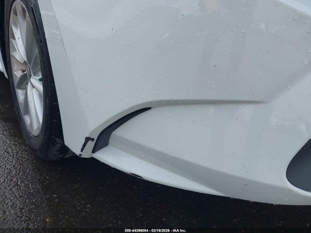 5YFVPMAE3NP300311 Toyota COROLLA LE