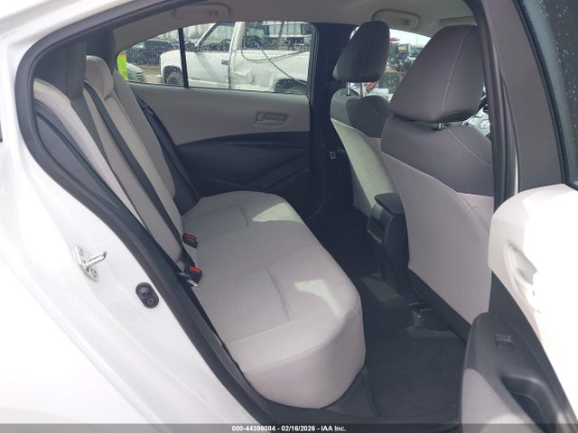 5YFVPMAE3NP300311 Toyota COROLLA LE
