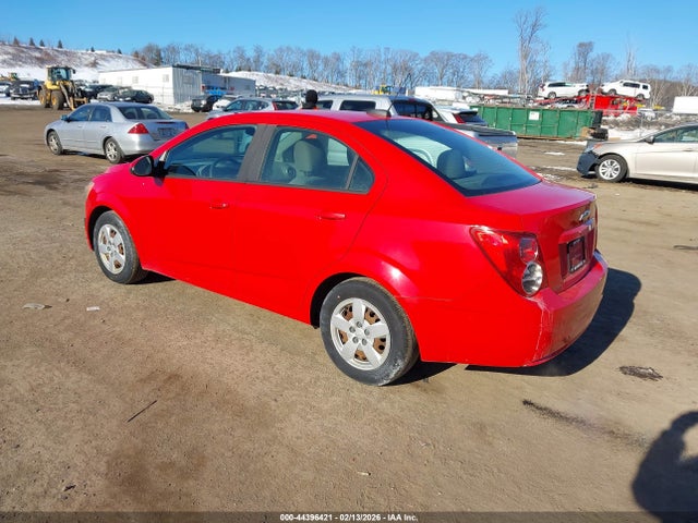 2015 CHEVROLET SONIC 1G1JA5SGXF4104367 Photo 2