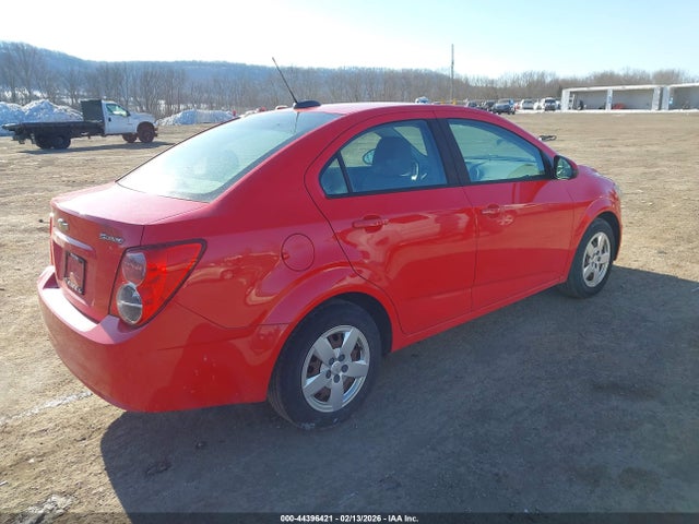 2015 CHEVROLET SONIC 1G1JA5SGXF4104367 Photo 3