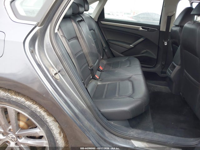 44396560 :رقم المزاد ، 1VWDT7A32HC056376 vin ، 2017 Volkswagen Passat 1.8t R-line مزاد بيع