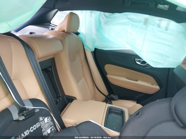 2022 VOLVO XC60 YV4L12RLXN1904567 Photo 7