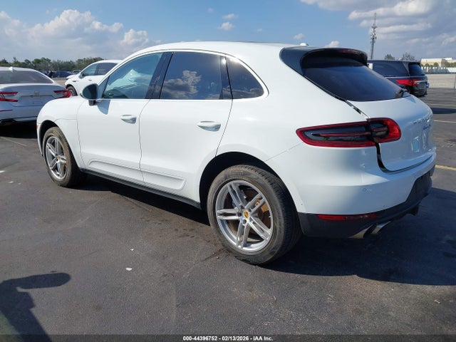 2017 PORSCHE MACAN WP1AB2A59HLB14303 Photo 2