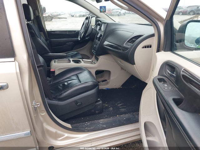 44396792 :رقم المزاد ، 2C4RC1GG0FR728861 vin ، 2015 Chrysler Town & Country Limited Platinum مزاد بيع