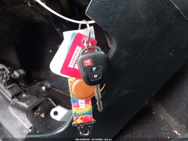 2015 Toyota Rav4 Xle მანქანა იყიდება აუქციონზე, vin: JTMRFREV8FD158473, აუქციონის ნომერი: 44396795