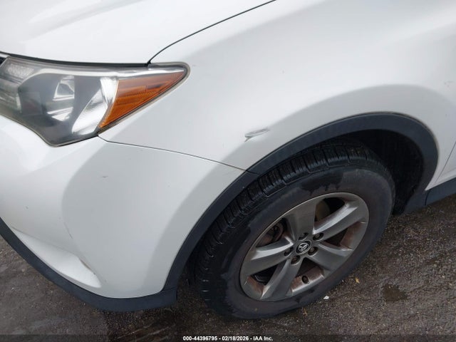 2015 Toyota Rav4 Xle მანქანა იყიდება აუქციონზე, vin: JTMRFREV8FD158473, აუქციონის ნომერი: 44396795
