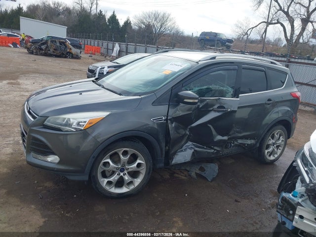 44396856 :رقم المزاد ، 1FMCU0J91GUC57715 vin ، 2016 Ford Escape Titanium مزاد بيع