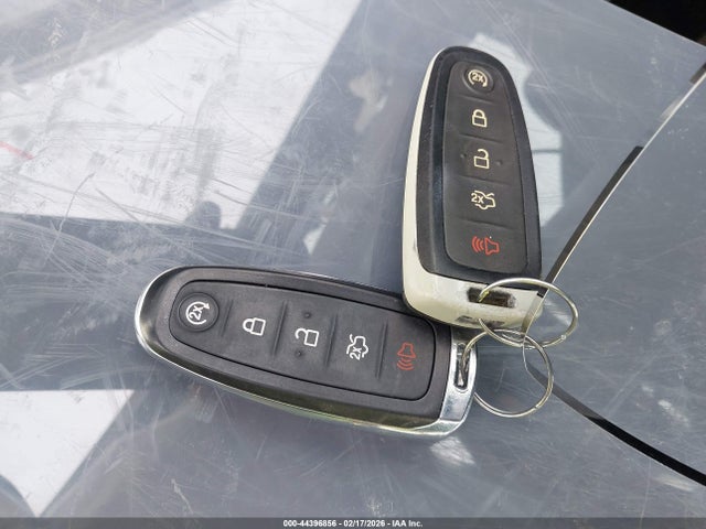 44396856 :رقم المزاد ، 1FMCU0J91GUC57715 vin ، 2016 Ford Escape Titanium مزاد بيع