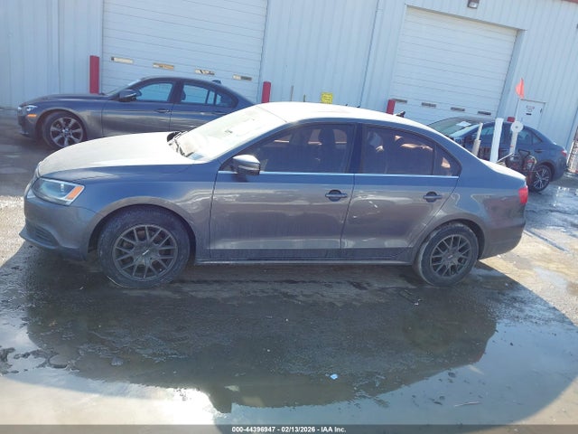 2014 Volkswagen Jetta 1.8t Se მანქანა იყიდება აუქციონზე, vin: 3VWD07AJ2EM387833, აუქციონის ნომერი: 44396947