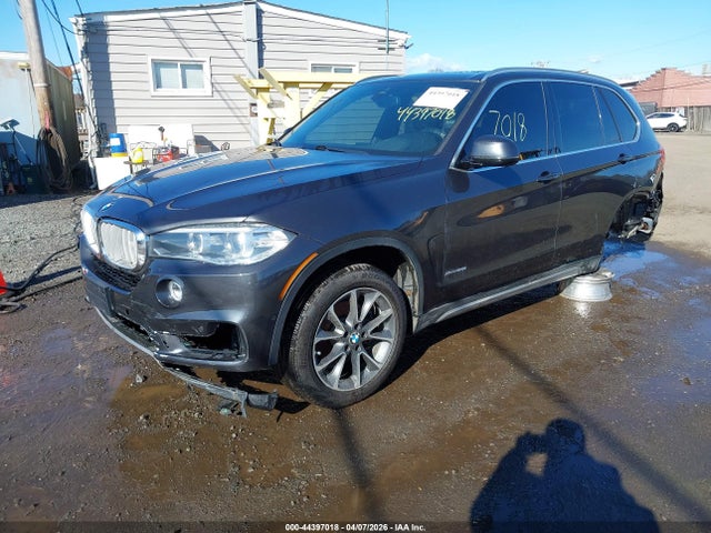 2018 BMW X5 5UXKR0C58J0X98379 Photo 1